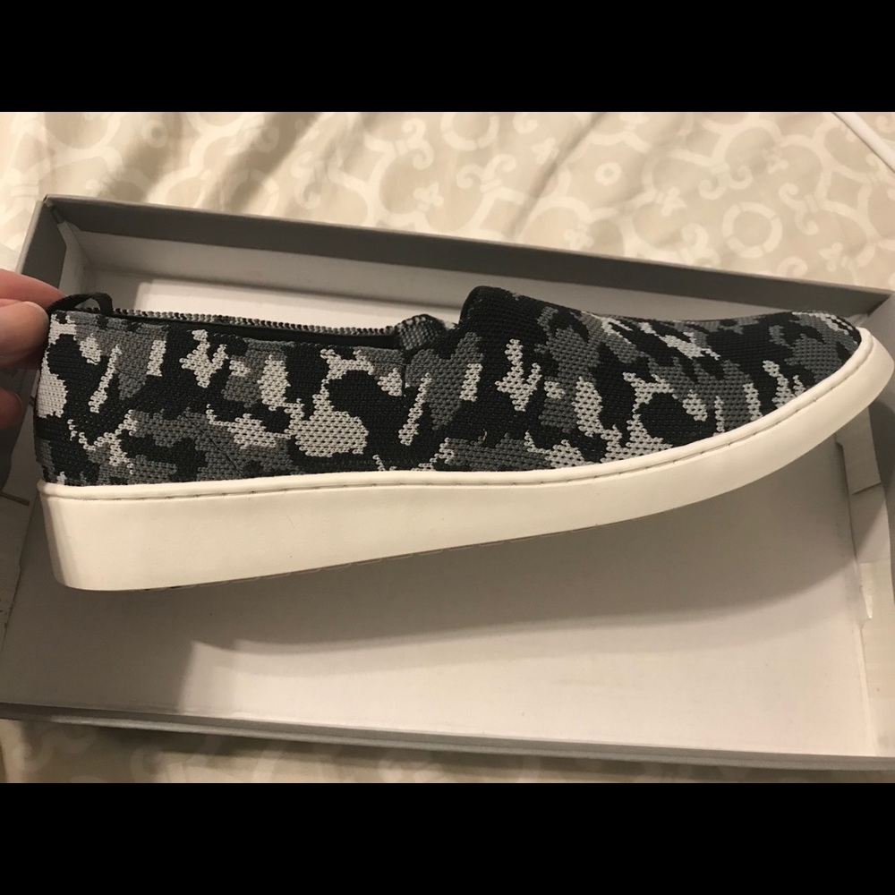 NWT Adam Tucker by Me Too black/white camo loafers